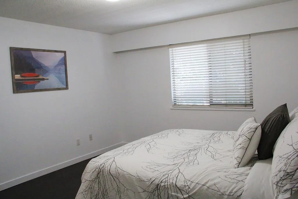 Apartment Twelve Oaks By Marquee Vancouver Canada
