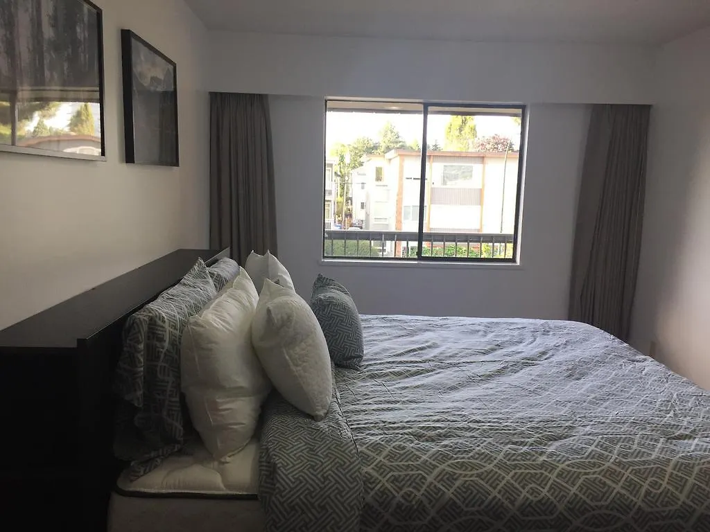 Twelve Oaks By Marquee Vancouver Apartment