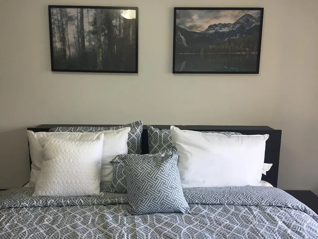 Apartment Twelve Oaks By Marquee Vancouver Canada